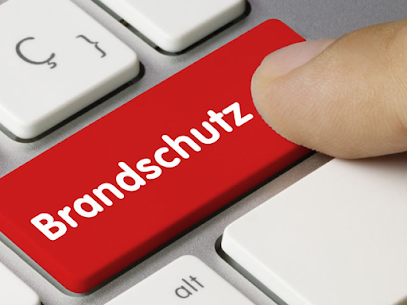 Eine Brandschutztaste wird auf der Tastatur betätigt